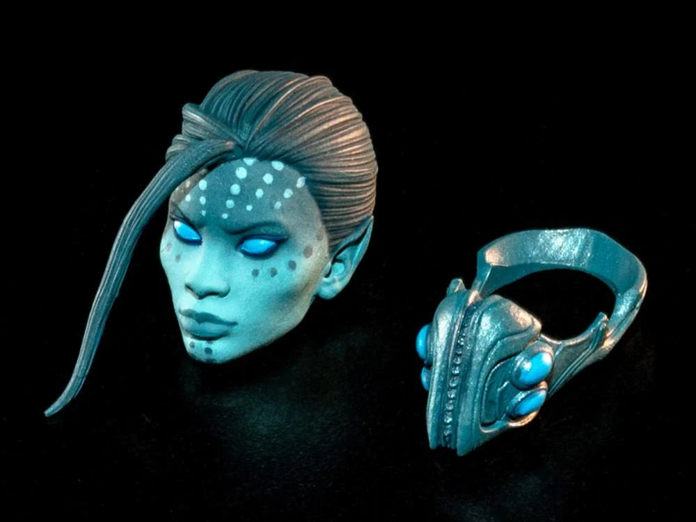 Cosmic Legions Hvalkatar: Book One Zeerian Spyre Figure With Heroic Hands